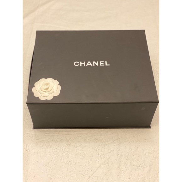 CHANEL VINTAGE CLUTCH - Picture 4 of 16